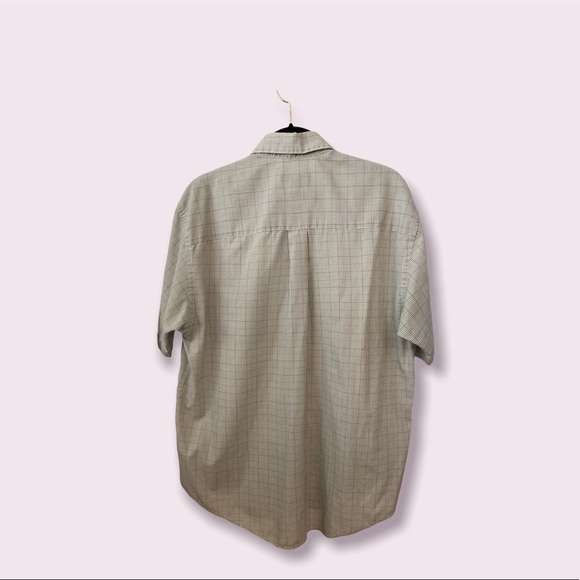 Van Heusen Button Down short Sleeves Dress Shirt Medium - Picture 2 of 6